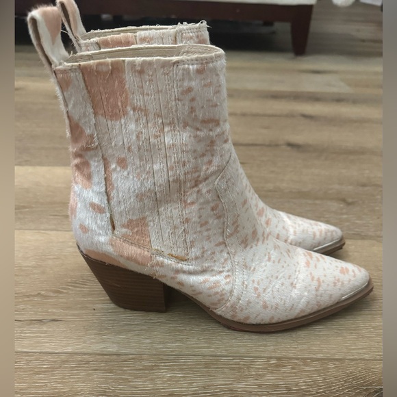 ARIDER | Faux Calf Hair Western Booties - Picture 1 of 6